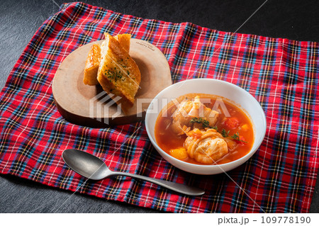 ロールキャベツ　stuffed cabbage rolls 109778190