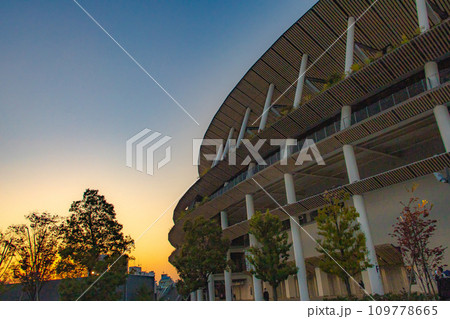 新国立競技場の美しい夕景 新国立競技場の美しい夕景 109778665