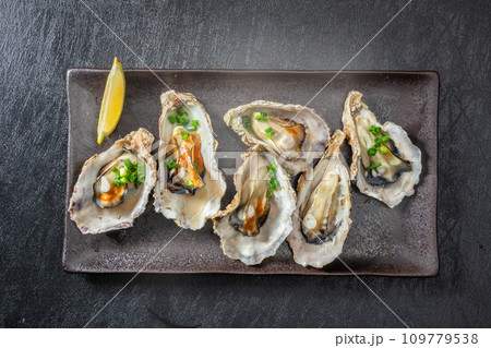 むし牡蠣料理 Photo of delicious steamed fresh oysters むし牡蠣料理 Photo of delicious steamed fresh oysters 109779538