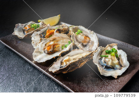 むし牡蠣料理 Photo of delicious steamed fresh oysters むし牡蠣料理 Photo of delicious steamed fresh oysters 109779539