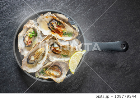 むし牡蠣料理 Photo of delicious steamed fresh oysters むし牡蠣料理 Photo of delicious steamed fresh oysters 109779544
