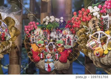 酉の市　熊手　商売繁盛　色鮮やか　家内安全　神社　和　年末　豪華　正月 109781708