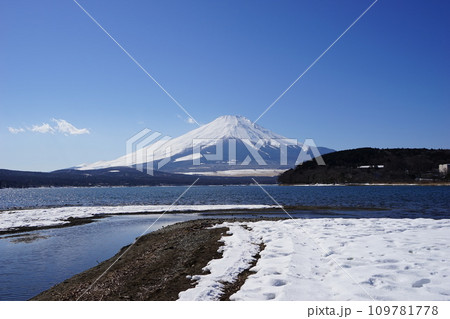 富士山と雪化粧する山中湖 2月富士山1380山中湖の雪景色H4.3 富士山と雪化粧する山中湖 2月富士山1380山中湖の雪景色H4.3 109781778