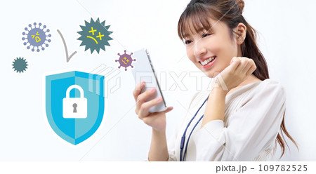 セキュリティによって守られているスマホのイメージ セキュリティによって守られているスマホのイメージ 109782525