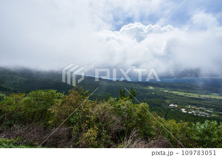 大分県 やまなみハイウェイ展望台からの景色 大分県 やまなみハイウェイ展望台からの景色 109783051