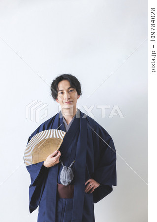 着物の男性 109784028