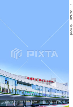 福岡空港 は 博多 の 街 の 玄関口 【 福岡 の 風景 】＊空港外から撮影 109784383
