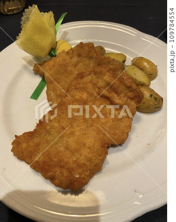 オーストリアのグルメ「シュニッツェル」 オーストリアのグルメ「シュニッツェル」 109784554
