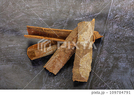 Natural wild organic cinnamon aroma Natural wild organic cinnamon aroma 109784791