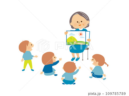 紙芝居　読み聞かせをするシニアと幼稚園児たち　イラスト素材 109785789