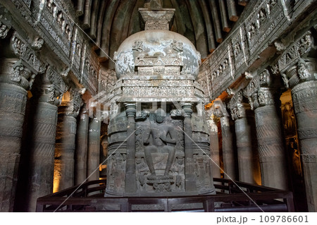 アジャンタ石窟寺院 チャイティヤ窟 アジャンタ石窟寺院 チャイティヤ窟 109786601