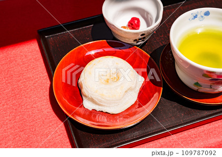 梅ヶ枝餅 は 大宰府天満宮 の 祭神 である 菅原道真 の 逸話 に由来する 餅菓子 109787092