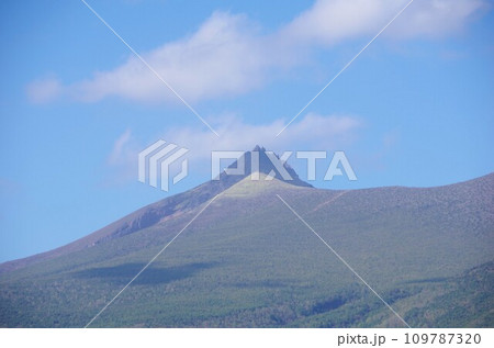 北海道七飯町から見た駒ヶ岳（剣ヶ峰） 109787320