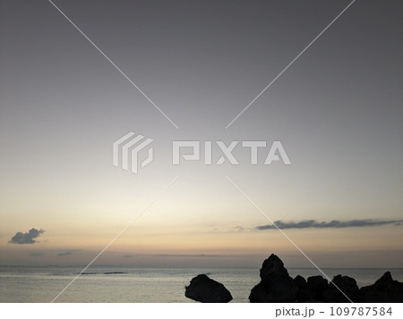 美しい海岸の夕日 美しい海岸の夕日 109787584