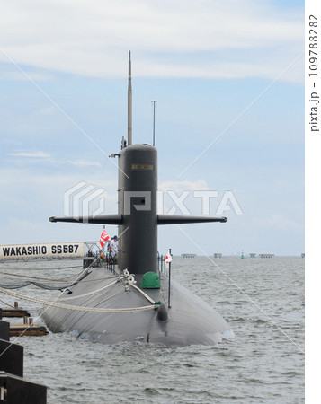 停泊する海上自衛隊潜水艦わかしお 停泊する海上自衛隊潜水艦わかしお 109788282