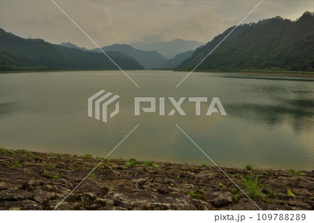 只見ダムのダム湖からの田子倉ダム 只見ダムのダム湖からの田子倉ダム 109788289