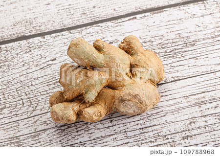 Raw ginger root fot cooking 109788968