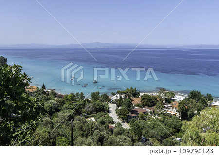 Greece, Afytos, aerial view of the beach from the top of a hill 109790123