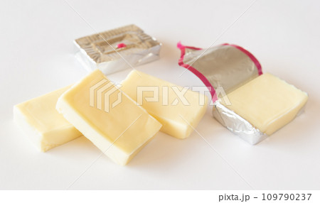 ブロックチーズ　チーズ　プロセスチーズ　乳製品　ベビーチーズ 109790237