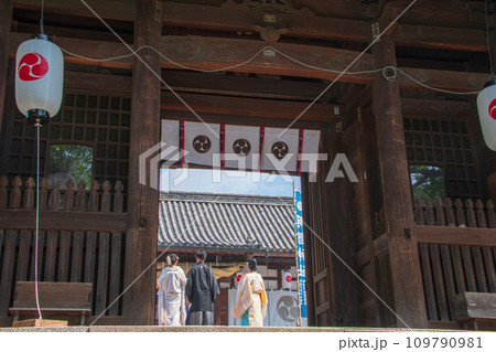 倉敷の古い町並み 阿智神社の結婚式 倉敷の古い町並み 阿智神社の結婚式 109790981