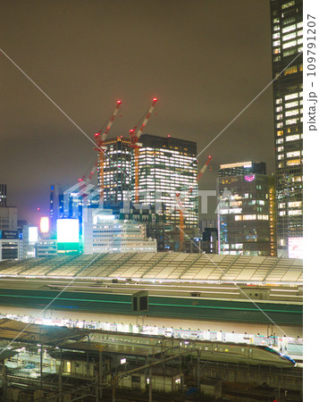 東京駅　丸の内から夜景 109791207