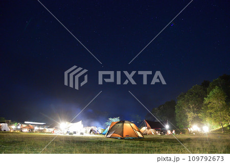 キャンプ場の夜（長野県） 109792673