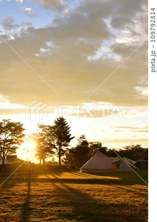 キャンプ場の朝（長野県） 109792814