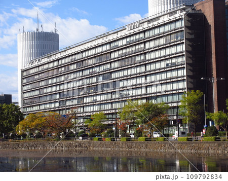 東京都千代田区一ツ橋にある「毎日新聞東京本社(パレスサイドビルディング)」 東京都千代田区一ツ橋にある「毎日新聞東京本社(パレスサイドビルディング)」 109792834