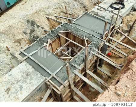 Melaka, Malaysia -February 2, 2022: Utility manhole under construction at a construction site. Built on site according to the engineer's design. Using plywood and timber as a construction mold 109793112