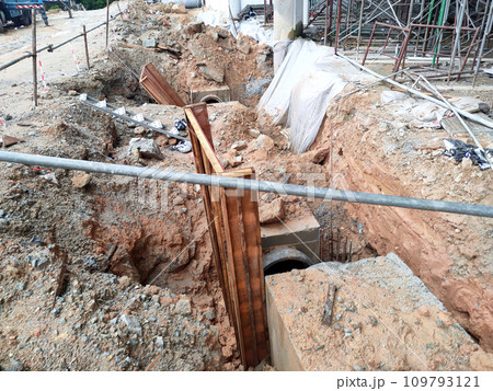 Melaka, Malaysia -February 2, 2022: Utility manhole under construction at a construction site. Built on site according to the engineer's design. Using plywood and timber as a construction mold Melaka, Malaysia -February 2, 2022: Utility manhole under construction at a construction site. Built on site according to the engineer's design. Using plywood and timber as a construction mold 109793121