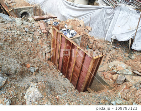 Melaka, Malaysia -February 2, 2022: Utility manhole under construction at a construction site. Built on site according to the engineer's design. Using plywood and timber as a construction mold 109793123