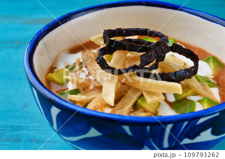 メキシコのスープ ソパ・タラスカ メキシコのスープ ソパ・タラスカ 109793262