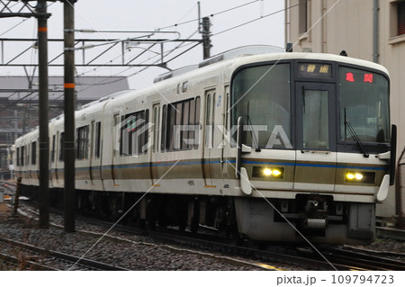 ［JR-E］嵯峨野線221系電車（各停-4両：京都⇔亀岡） 109794723