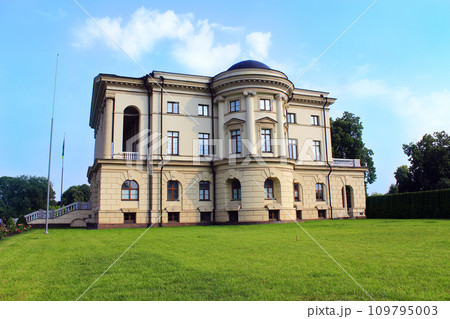 Razumovsky Palace in Baturyn town 109795003