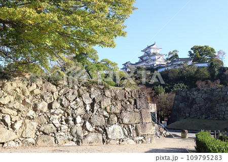 姫路城 北西側 北勢隠門跡から見る天守（兵庫県 姫路市） 109795283