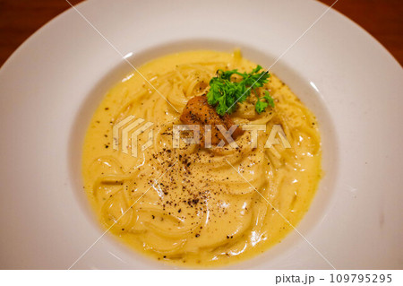 イタリアンレストランのウニのクリームソースパスタのランチ・ディナー（東京都千代田区） 109795295