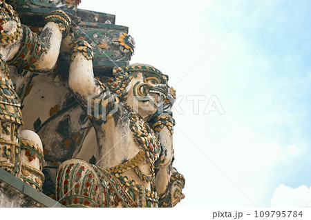 Wat Arun famous Temple in Thailand 109795784