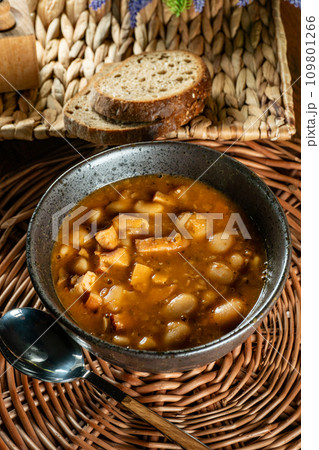 Baked beans in tomato sauce. Baked beans in tomato sauce. 109801266