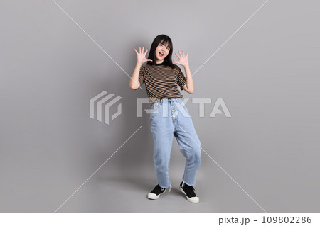 Cute Asian Woman 109802286