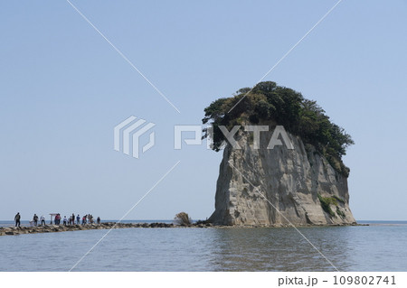見附島を望む　2023年5月 109802741