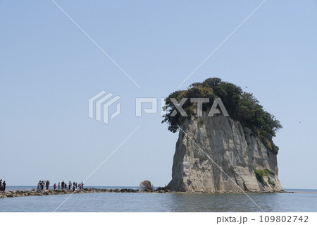 見附島を望む　2023年5月 109802742