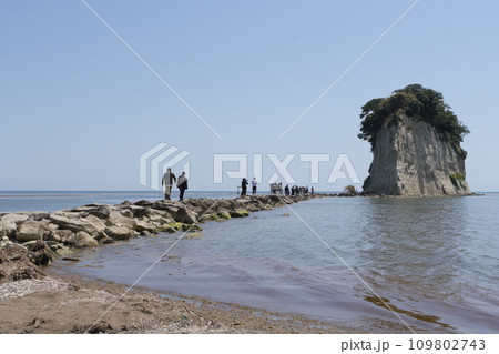 見附島を望む　2023年5月 109802743