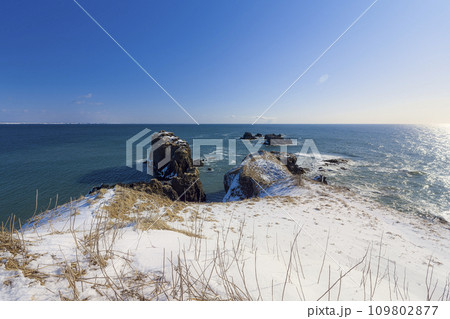 北海道・積雪の霧多布岬 / Cape Kiritappu, Japan 109802877