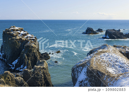 北海道・積雪の霧多布岬 / Cape Kiritappu, Japan 109802883