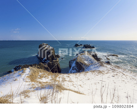 北海道・積雪の霧多布岬 / Cape Kiritappu, Japan 109802884