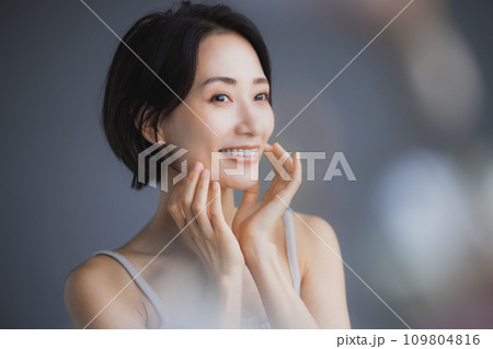 ミドル女性　ビューティイメージ 109804816