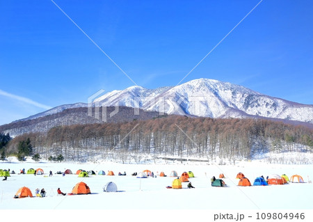 冬の霊仙寺湖 109804946