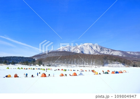 冬の霊仙寺湖 109804947