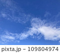 空　青空に浮かぶ雲 109804974