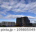 建設中のマンションとアパート 109805049